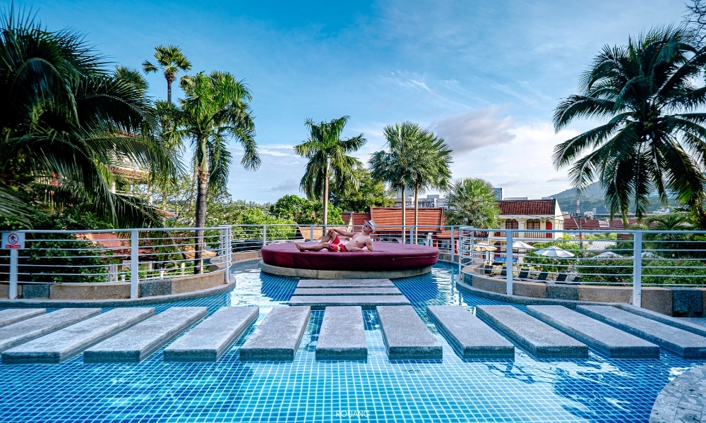 Chanalai Flora Resort ชนาลัย ฟลอรา รีสอร์ท: สระว่ายน้ำกลางรีสอร์ท