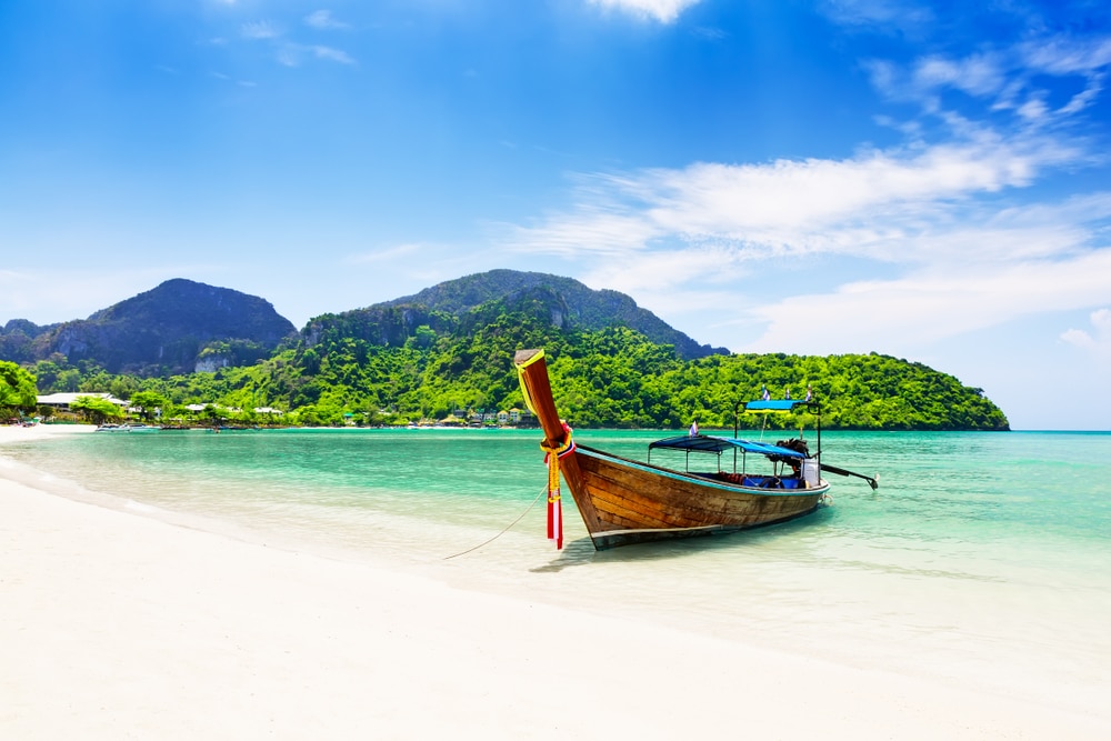 ที่เที่ยวหน้าร้อน ท่าเรือที่เข้าถึงชายหาดทรายในประเทศไทย