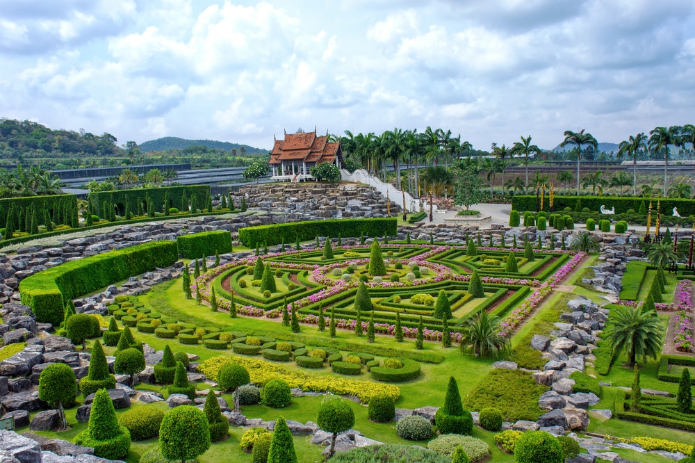 สวนทรงกลมในประเทศไทย ตั้งอยู่ใกล้โรงแรมโมเวนพิค สยาม นาจอมเทียน พัทยา เมอเวนพิคพัทยา เมอเวนพิคพัทยา