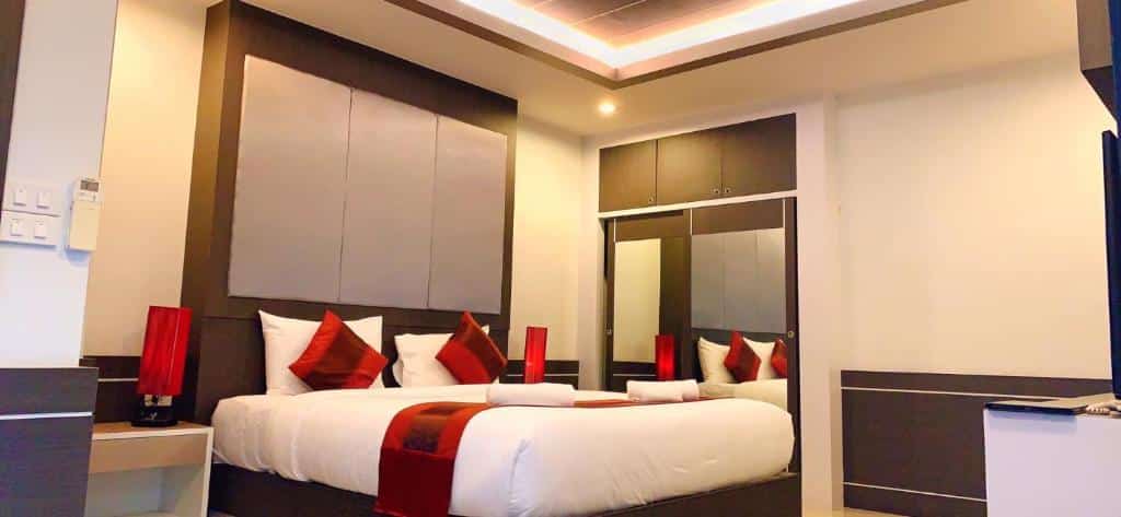 เตียงในห้องโรงแรมใน กรุงเทพมหานคร ที่ โรงแรมปัตตานี