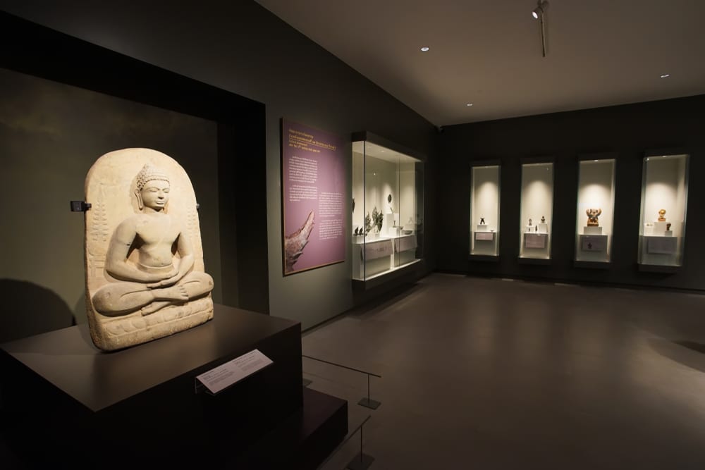 พิพิธภัณฑ์ที่มีการจัดแสดงพระพุทธรูปมากมาย ที่เที่ยวปราจีนบุรี