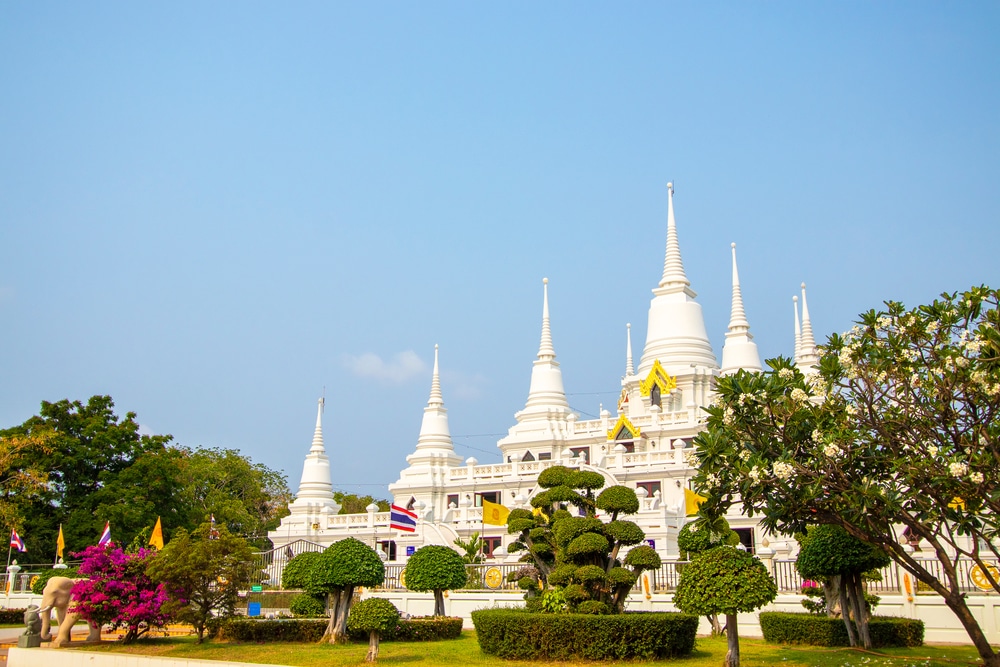 วัดอโศการาม เจดีย์สีขาวในประเทศไทย เป็นสิ่งมหัศจรรย์ทางสถาปัตยกรรมที่สวยงาม วัดอโศการาม