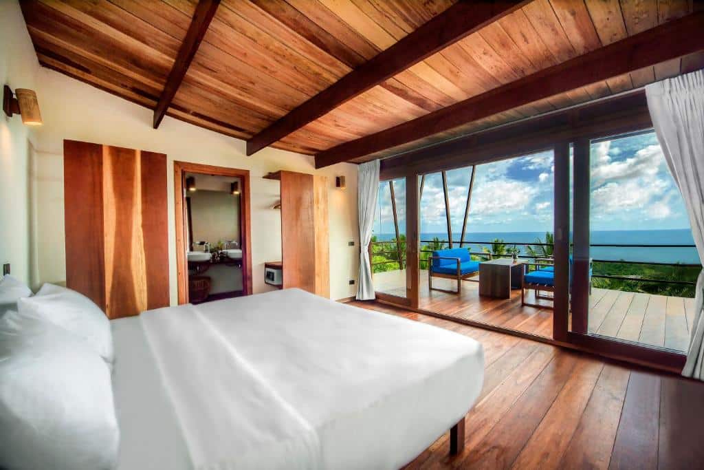 ห้องนอนพื้นไม้และ ที่พักเกาะเต่า วิวทะเลในราชบุรีที่เที่ยว