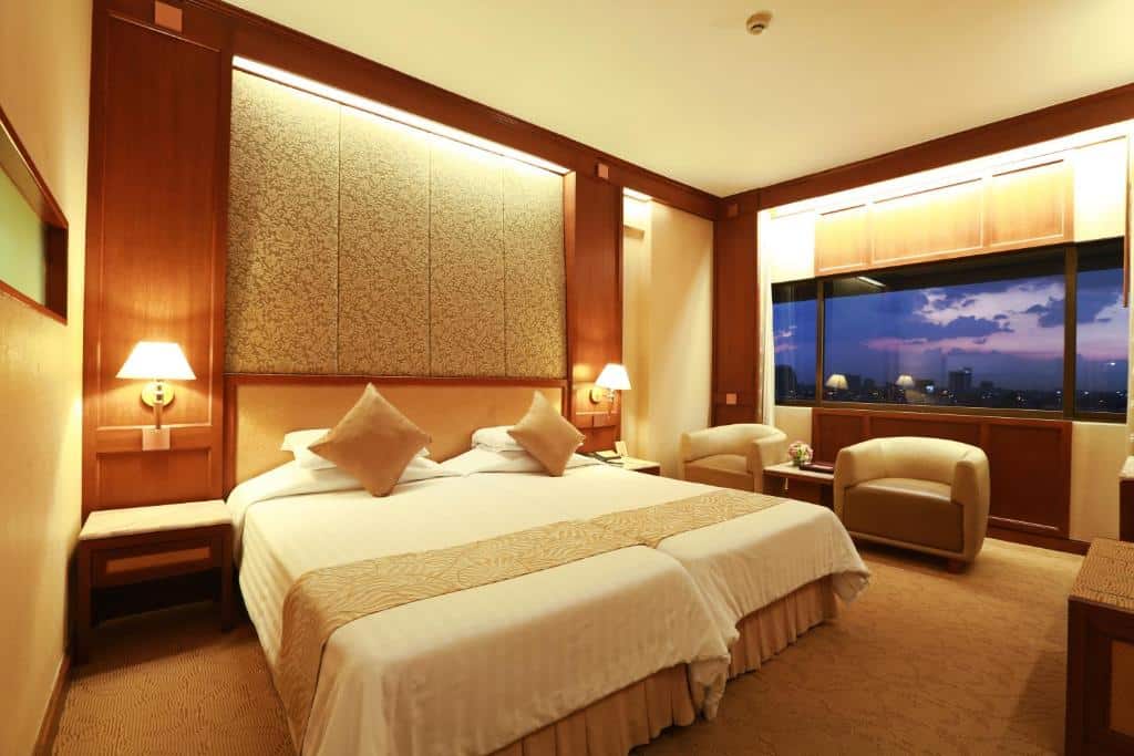 ห้องพักในโรงแรมพร้อมวิวเมือง โรงแรมกรุงเทพ