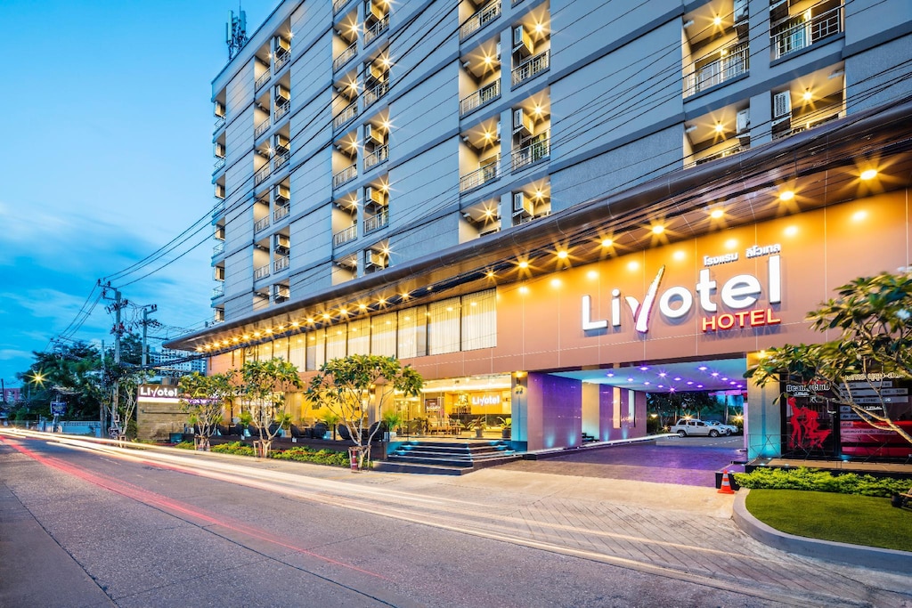 ทางเข้าโรงแรม ลิโวเทล สถานที่ท่องเที่ยวในจังหวัดราชบุรี ที่พักกรุงเทพ