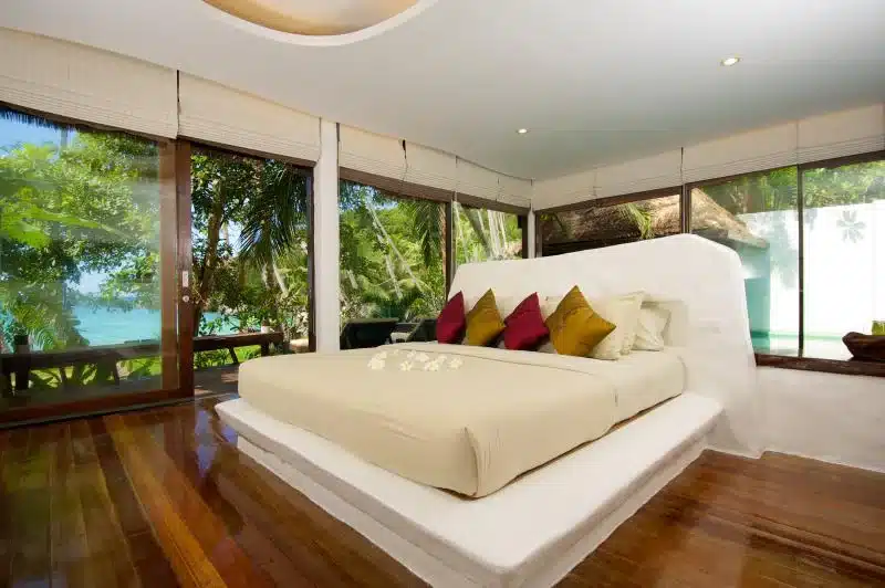 ที่พักเกาะเต่า ห้องนอนวิวทะเลพร้อมพื้นไม้ในราชบุรี