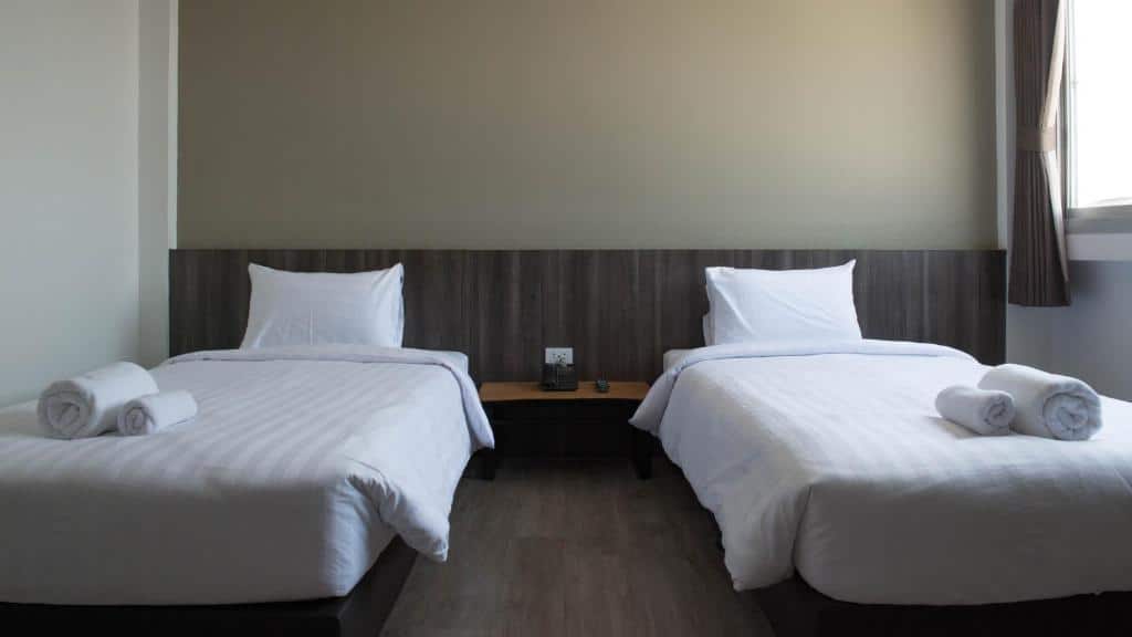 โรงแรมอ่าวนางที่พักให้บริการห้องพักราคาประหยัดซึ่งมีเตียง 2 เตียงติดกันในห้องพักของโรงแรม ที่พักอุดรธานี