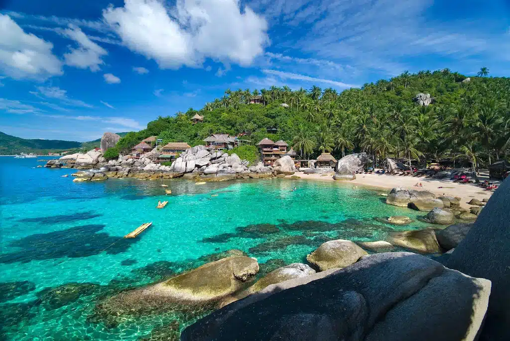 เกาะเต่า ประเทศไทย - สถานที่ท่องเที่ยวยอดนิยมในประเทศไทย ขึ้นชื่อเรื่องชายหาดที่สวยงามและน้ำทะเลใสดุจคริสตัล ที่พักเกาะเต่า