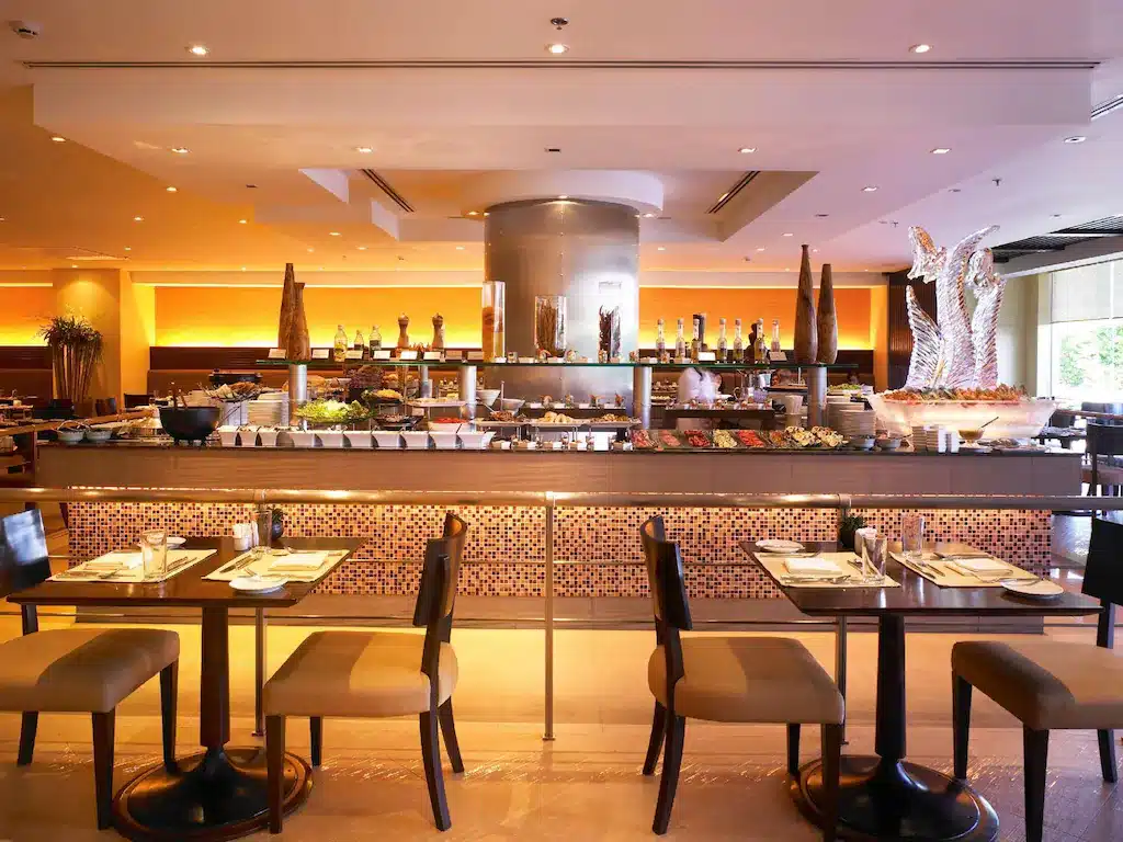 ร้านอาหารพร้อมโต๊ะและเ โรงแรมกรุงเทพ ก้าอี้ในราชบุรีที่เที่ยว