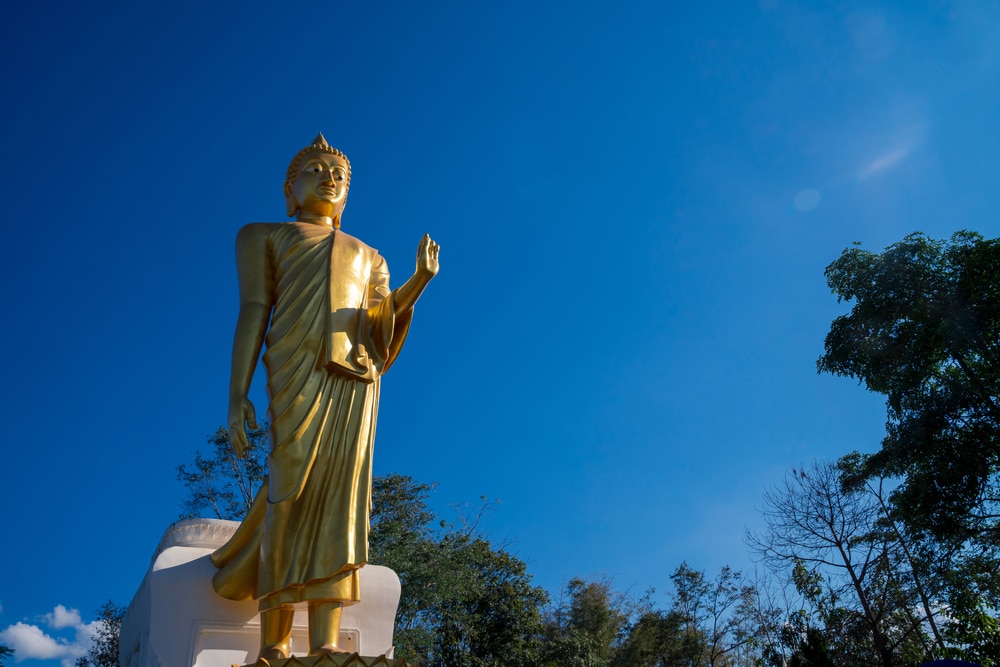พระพุทธรูปทองคำหน้าฟ้า ณ สถานที่ท่องเที่ยวราชบุรี ที่เที่ยวเชียงคาน