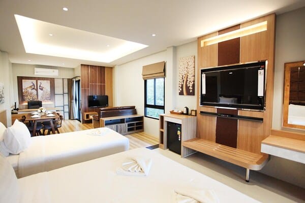 ห้องพักในโรงแรมแบบ 2 เตียง และโทรทัศน์ในราชบุรีที่เที่ยว ที่เที่ยวปากช่อง