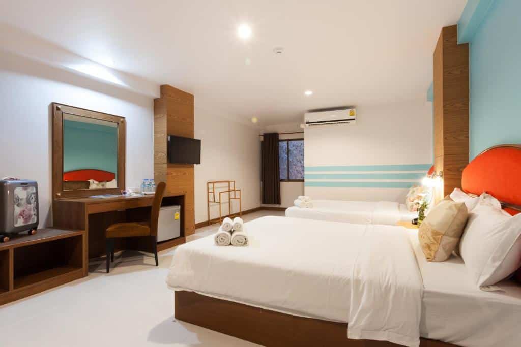 ห้องพักในโรงแรมแบบ 2 เตียง โทรทัศน์ และสถานที่ท่องเที่ยวราชบุรี ที่พักเชียงใหม่