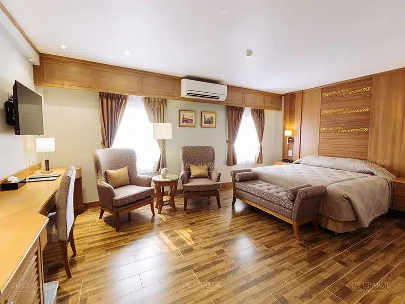 เตียงในห้องที่โรงแรมสำหรับนักท่องเที่ยวที่มาเยือนราชบุรี ที่พักเชียงใหม่