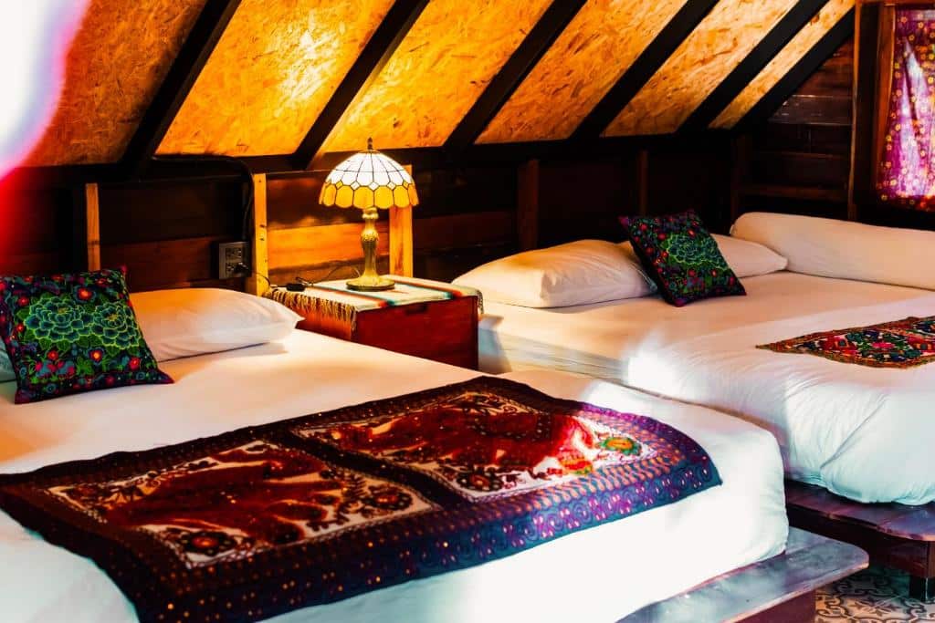 โรงแรมเกาะกูด สถานที่ท่องเที่ยวราชบุรีเกาะกูดมีหลังคาไม้