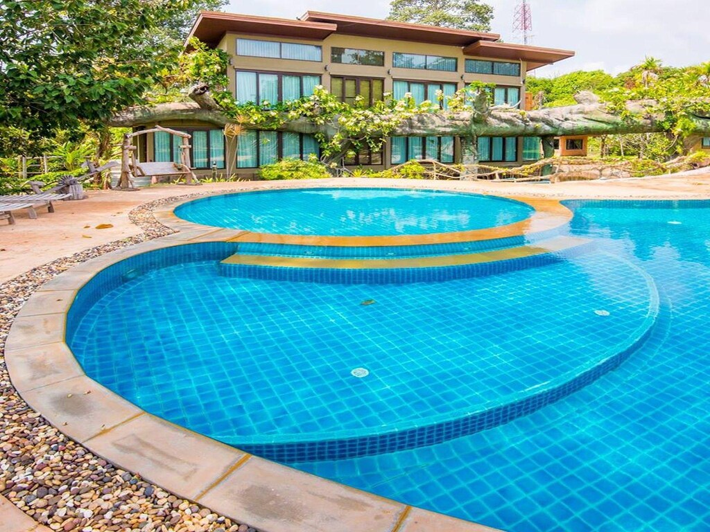 สระว่ายน้ำหน้าบ้านเมืองไทย ที่พักหาดเจ้าหลาว