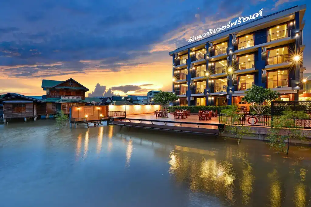 โรงแรมเปิดใหม่ราคาประหยัด ตั้งอยู่ริมแม่น้ำอัมพวาอันเงียบสงบ ที่พักอัมพวาริมน้ำ