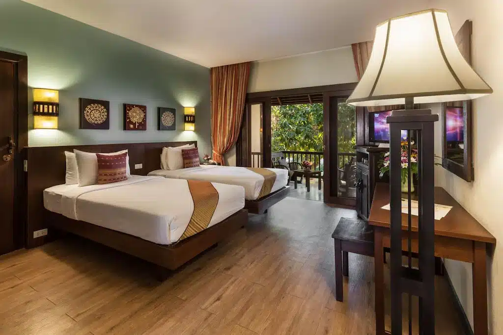 ราชบุรีที่เที่ยว: โรงแรมเชียงใหม่

ห้องพักโรงแรมในราชบุรีที่เที่ยว มี 2 เตียงและระเบียง