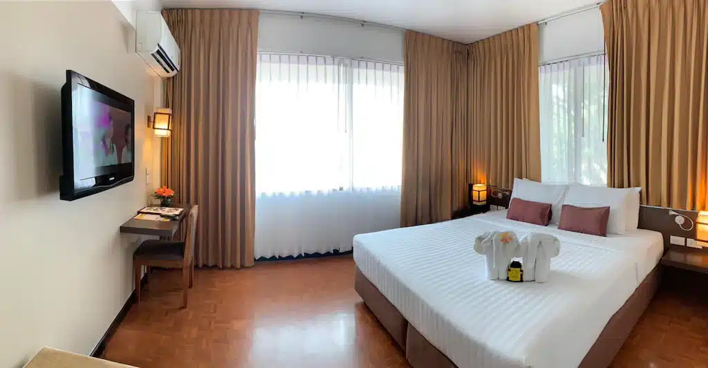 ห้องพักโรงแรมในราชบุรีที่เที่ยวพร้อมเตียงนุ่มสบายและทีวีจอแ ที่พักเชียงใหม่