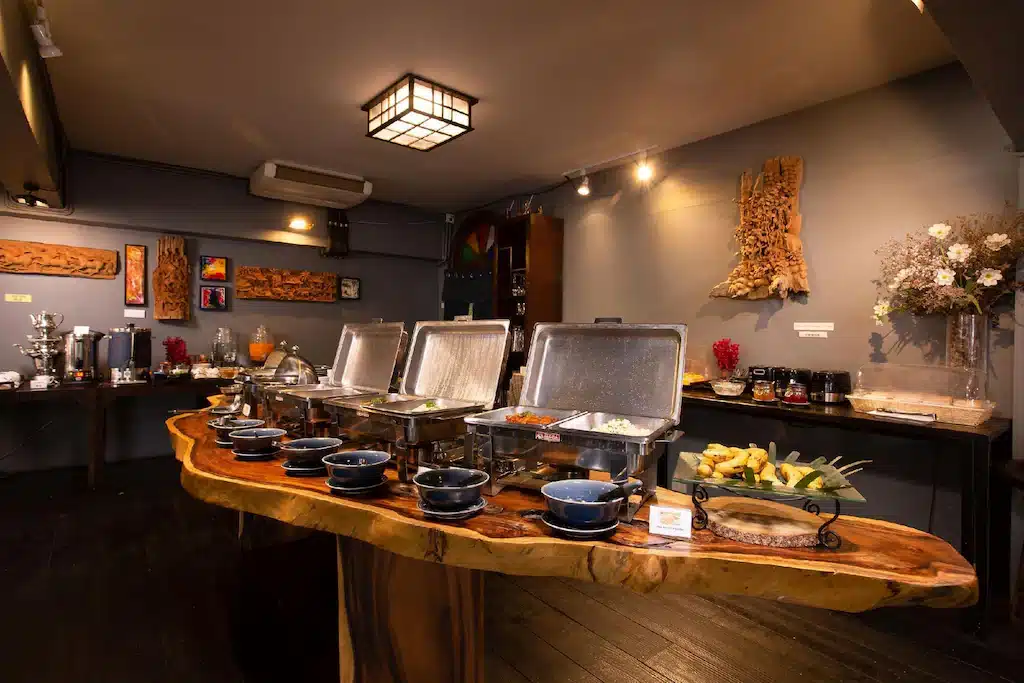 ร้านอาหารหรือที่รับประทานอาหารของ สถานที่ท่องเที่ยวราชบุรี โรงแรมเชียงใหม่