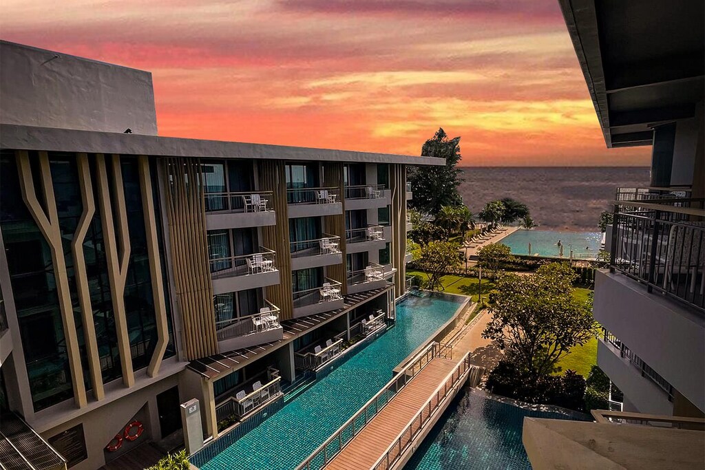 โรงแรมพร้อมสระว่ายน้ำและวิวทะเล ที่พักหาดเจ้าหลาว
