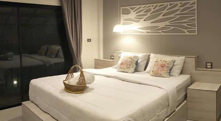 เตียงในห้องที่ เกาะสมุย วิลล่า โรงแรมอุบล