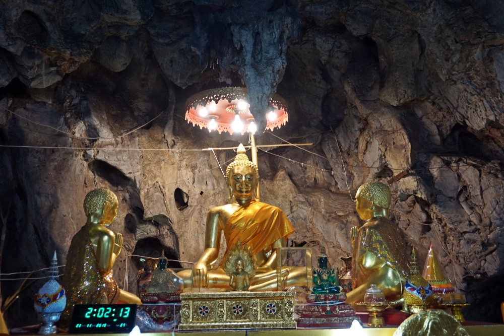 พระพุทธรูปในถ้ำอันเงียบสงบ วัดถ้ำเสือกาญจนบุรี