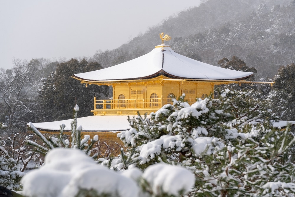 เจดีย์ทองที่ราชบุรีถูกปกคลุมไปด้วยหิมะ ที่เที่ยวญี่ปุ่น