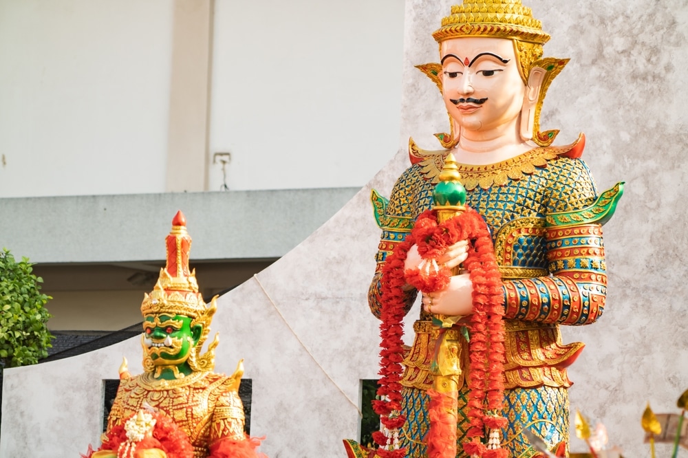 รูปปั้นเทพเจ้าไทยในจังหวัดชุมพรสถานที่ท่องเที่ยวยอดนิยม
