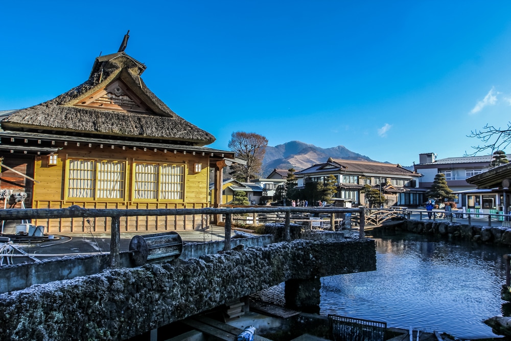 อาคารไม้ริมแม่น้ำในจังหวัดราชบุรีสถานที่ท่องเที่ยวยอดนิยม สถานที่ท่องเที่ยวญี่ปุ่น