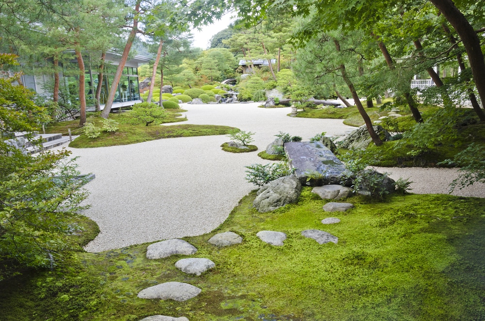 เที่ยวญี่ปุ่น สวนญี่ปุ่นที่มีหินและมอส ที่ท่องเที่ยวในญี่ปุ่น