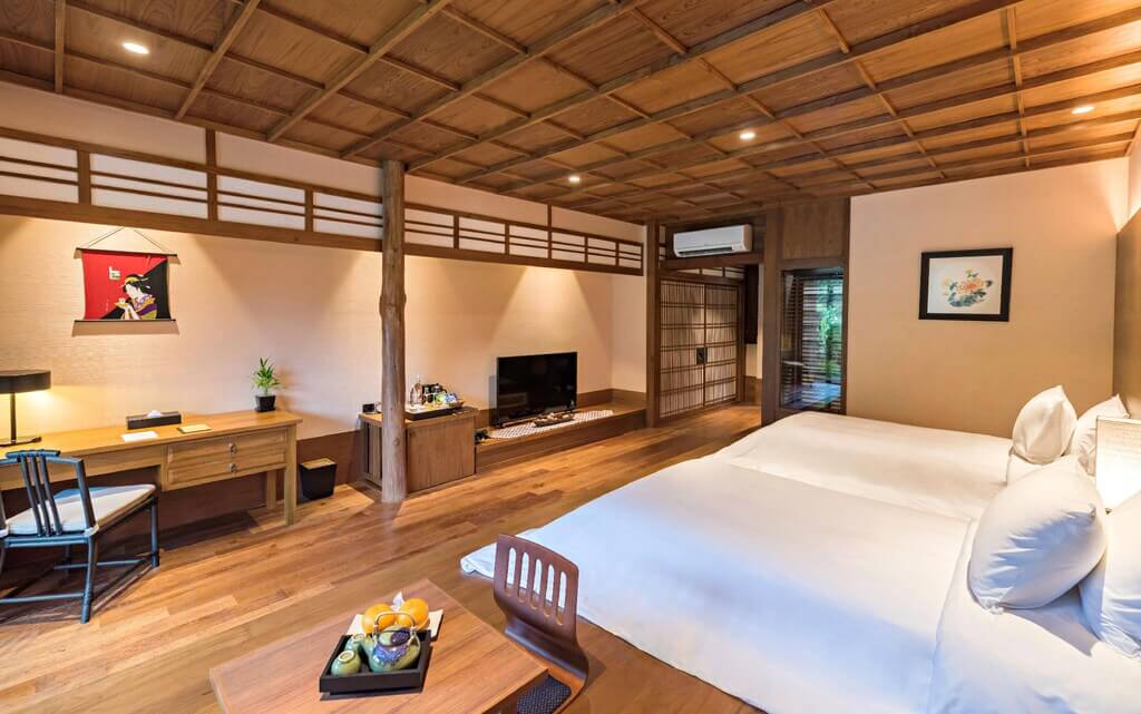 เตียงในห้องที่ เรียวกังญี่ปุ่น ที่เที่ยวแม่ริม