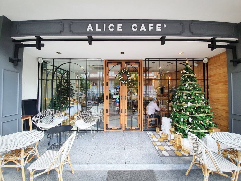 Alice Cafe เป็นจุดแปลกตาในซิดนีย์ที่มีบรรยากาศสบาย ๆ และอาหารอร่อย Alice Cafe Sydney ตั้งอยู่ในใจกลางเมือง เป็นตัวเลือกยอดนิยมสำหรับคนในท้องถิ่นและนักท่องเที่ยว ของมันด้วย วัดราชบพิธ