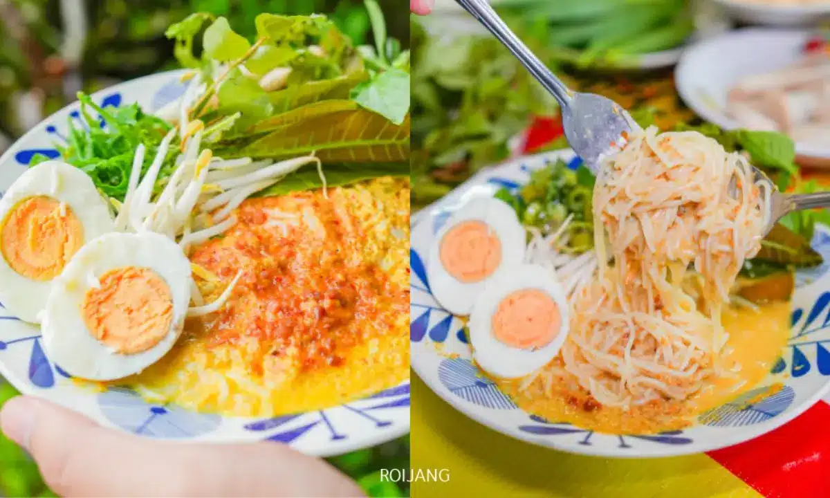 จานของ ขนมจีนป้าม่อม ก๋วยเตี๋ยวเส้นข้าวกับไข่ต้ม ผักสด และน้ำแกงกะหรี่ แสดงทั้งแบบจัดจานและแบบใช้ส้อมคีบ.